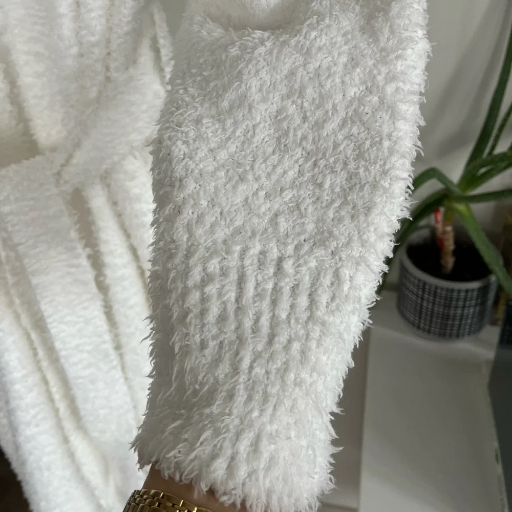 Aritzia The Group By Babaton White Retreat Textured Cozy Belted Robe/ Cardigan - Picture 13 of 17